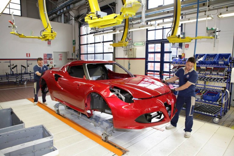 មើលការផលិតរថយន្តទំនើប​ Alfa Romeo 4C