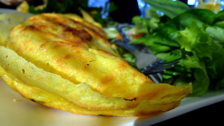 បន្ធូរអារម្មណ៍ជាមួយបរិយាកាសត្រើយម្ខាង តែមិនភ្លេចខ្យង នំគ្រក់ និងបាញ់ឆែវ