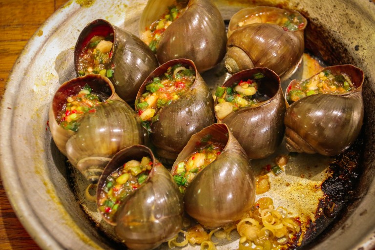 ខ្យង​ដុត​ទឹក​ម្ទេស ម្រេច ឆ្ងាញ់​ឡើង​ហា​មាត់ ?