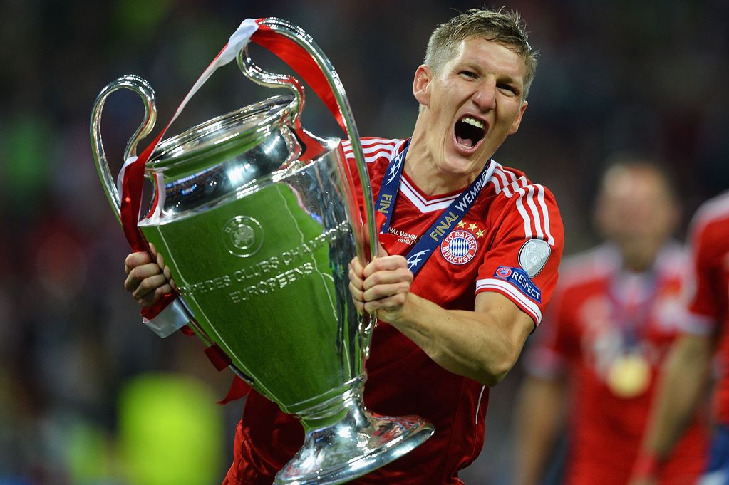 គ្រូបង្វឹកថ្មីរបស់ PSG កំពុងចង់បានខ្សែបម្រើ Bastian Schweinsteiger | KohSantepheap.TV