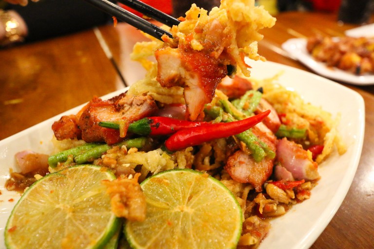 អីយ៉ា! ថ្មីទៀតហើយ បុកល្ហុងបំពងសាច់សាស៊ីវ