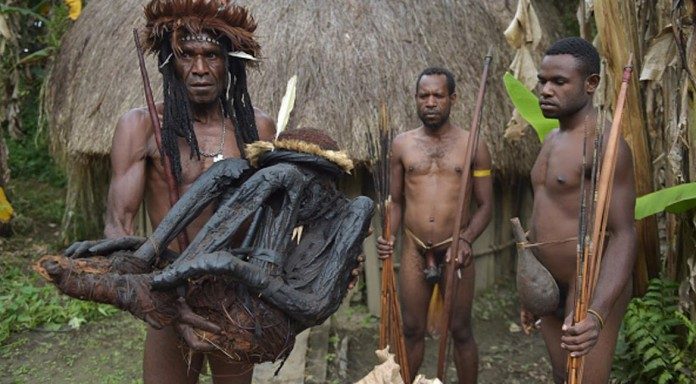 Papuan tribe preserves ancient rite of mummification