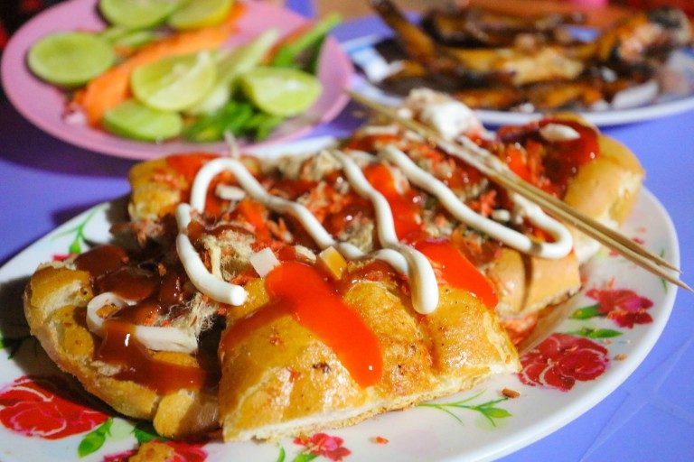សាមញ្ញៗ ជាមួយ នំប័ុង​អាំងអំបិលម្ទេស ម៉េចដែរ?​