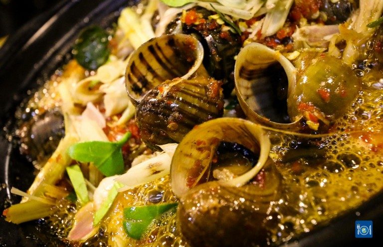 ខ្យង​អប់​ការីទឹកដោះគោ ម្រេច  គ្រឿង ឈ្ងុយឡើង​ហា​មាត់!