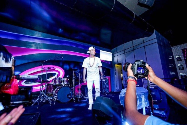 Official MV បទ “ស្នេហ៍គ្មានចេតនា” របស់ Ah Liza Ft. Vidcooler ចេញហើយ!!!