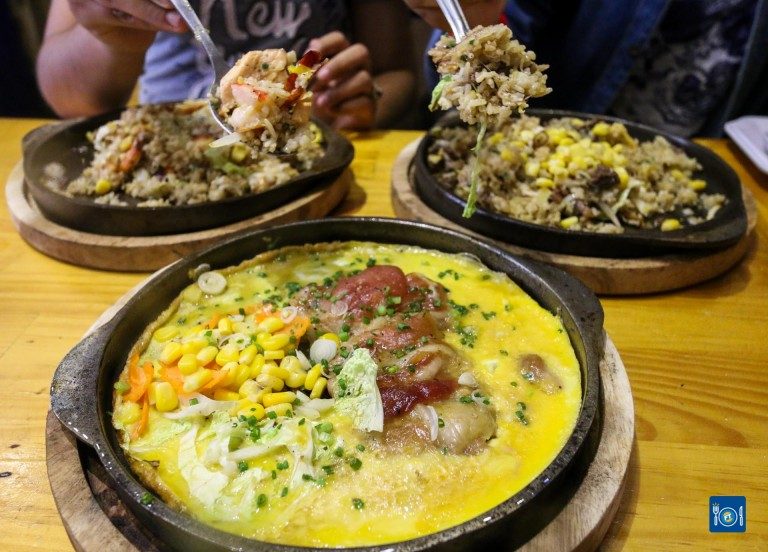 បាយឆាត្រឡប់គ្រឿងបន្ទះដែក