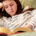 493ss_getty_rf_teen_reading_in_bed