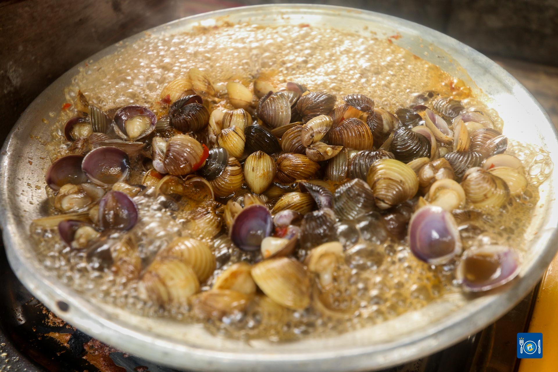 លៀសស្រុសអ៊ីទុំ