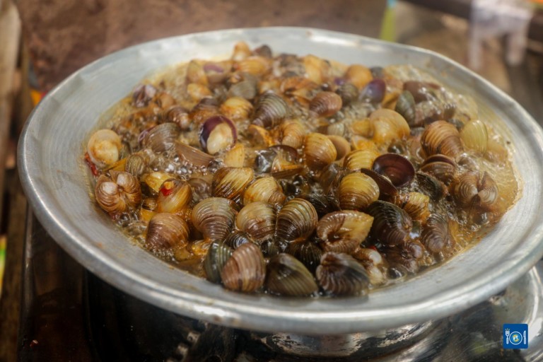លៀសស្រុសអ៊ីទុំ