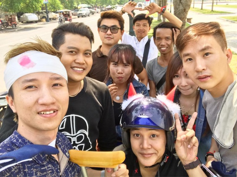 មានបានស្តាប់បទថ្មីរបស់ PeyPey Dy ft Ah Da Sakada នៅនឹង?