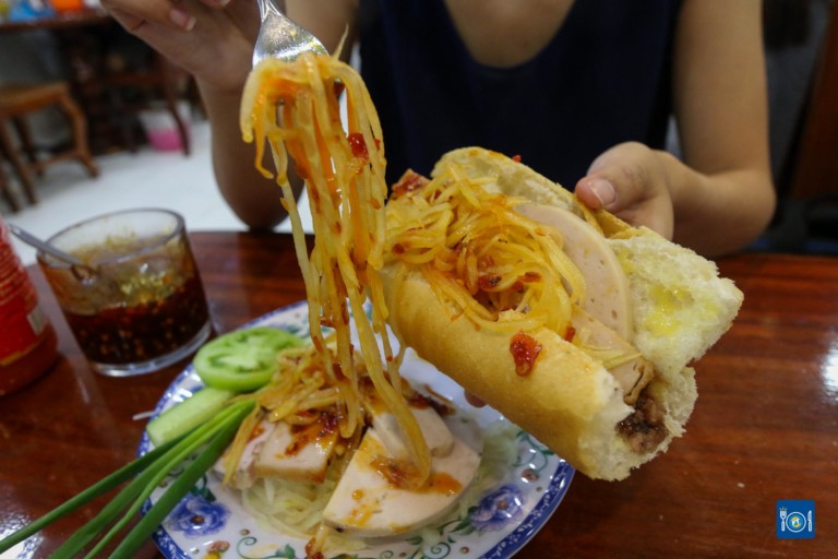 បង្អែម និងនំបុ័ងប៉ាតេសុវណ្ណមុន្នី