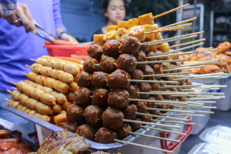 ប្រហិតអ៊ីច្រឹប ទីប្រជុំយុវវ័យដ៏ពេញនិយម នៅសួនវត្តបុទុម