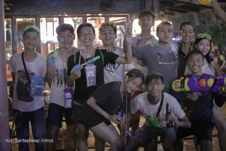 លេងទឹកក្រុងសៀមរាប