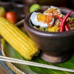 បុកល្ហុងយកត្បាល់