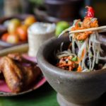 បុកល្ហុងយកត្បាល់