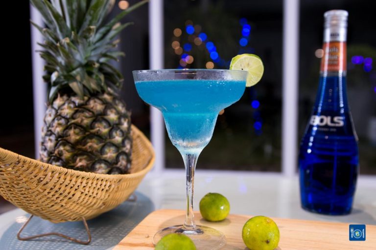 រៀនធ្វើ ស្រាក្រឡុក Blue Angel លេងៗមើល