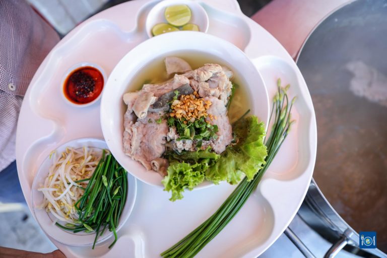 គុយទាវបាក់សៀក