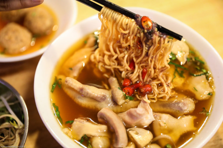 នំបញ្ចុកសាច់ចិញ្ច្រាំគ្រឿងក្នុង