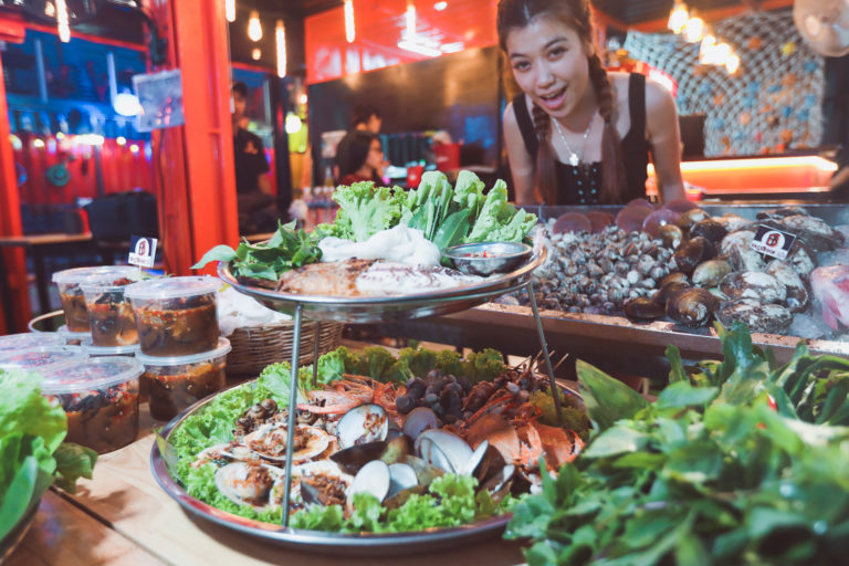 មាន​ Date អត់កុំភ្លេចនៅហាង Facebook Kh​​ ក្នុង Art’s Container​ យើងនេះឯង