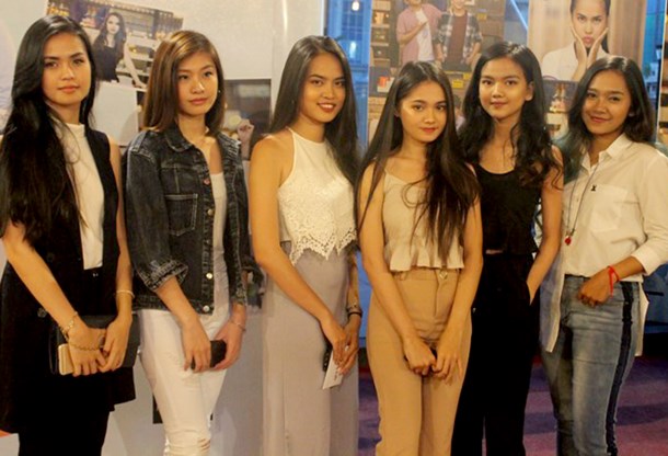 រឿងនេះ តួ​ថ្មី​ក្មេង​ៗ​សន្លាង​​តែ​ម្តង នេះ…