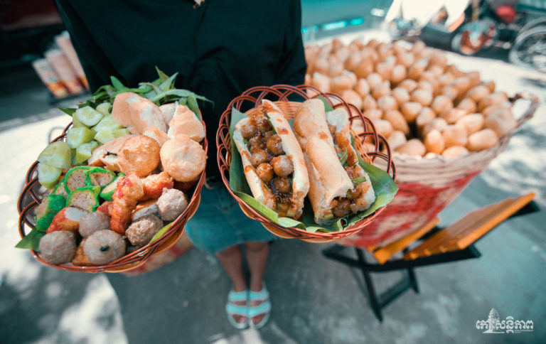នំបុ័ងប្រហិតរដ្ឋាពោធិ៍ចិនតុង​ ល្បីឆ្ងាញ់ជាង២០ហើយ ធ្លាប់សាកឬនៅ?