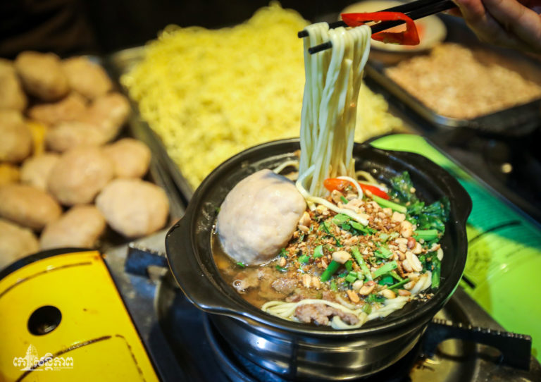 ដឹងអត់? មីប្រហិតយក្ស NAGA បើកសាខាថ្មី !