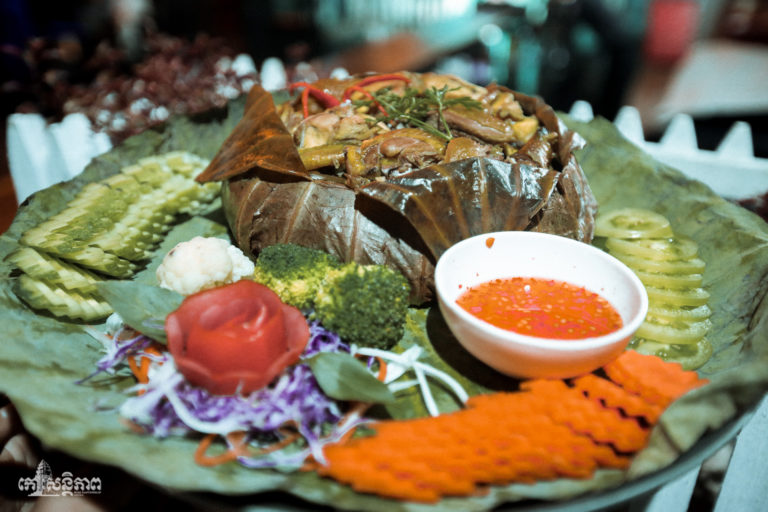 ដឹងតែប្លែកមាត់ ប្លែកច្រមុះហើយ មាន់ស្រែចំហុយស្លឹកឈូក នោះអី!