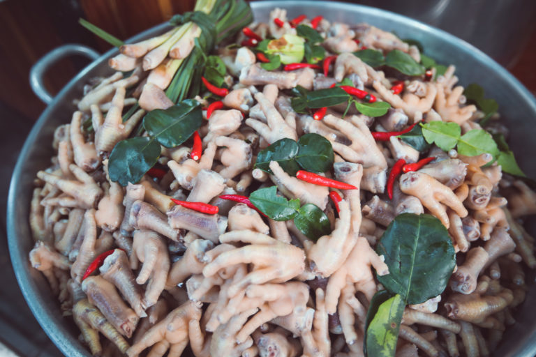 ភ្លក្សនៅ! មិនមែនលំៗ ទេណាជើងមាន់ភ្នំភ្លើងនេះ