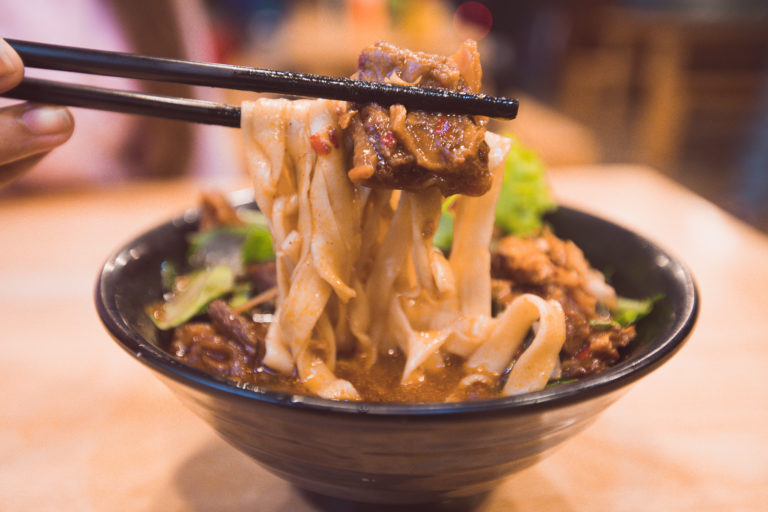បបួលគ្នីគ្នាសាករសជាតិថ្មីនៃមីទាញសរសៃធំម្តងមើល៎