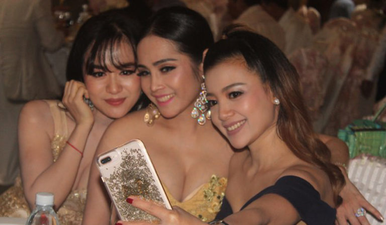 ជីវិត​អតីត​តារា​សម្តែង​ផ្កាយ វ​លក្ខណ៍ ក្រោយ​ឃ្លាតឆ្ងាយ​ពី​អាជីព​ជាង​7​ឆ្នាំ