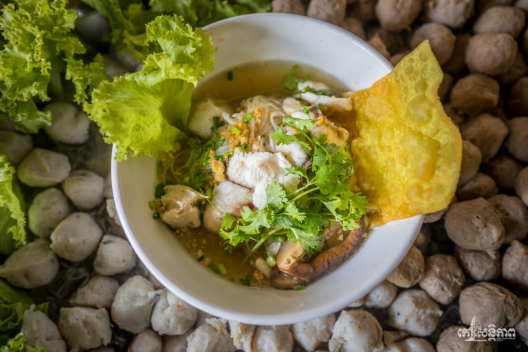មិនដឹងទៅរកឯណាទៀតទេ! គុយទាវត្រីឆ្លាម៥០០០រៀលម៉ាចាន
