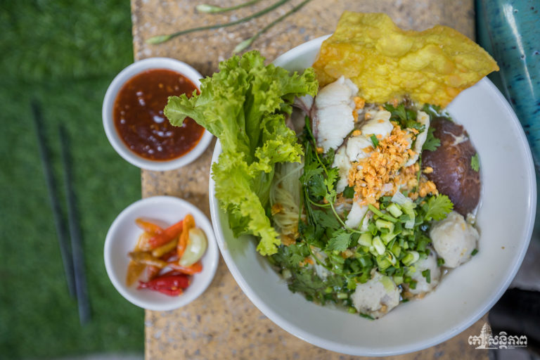 រួចគុយទាវ៣ពេល គ្មានអស់លុយសូម្បីមួយរៀល ពីហាងកាហ្វេដីផាប់