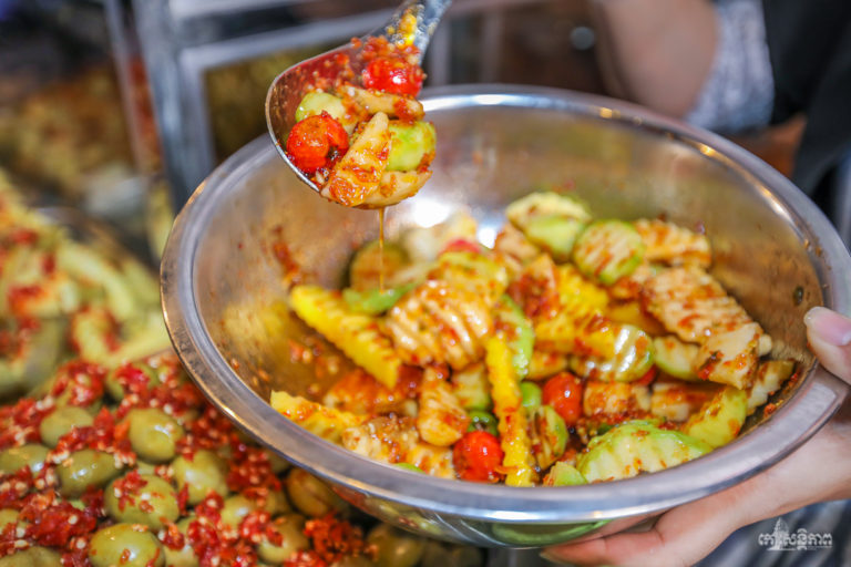 ប្លែកហា៎! ម្ជូរContainer ទំនងម្លឹងៗ ទ្រាំម៉េចបាន!