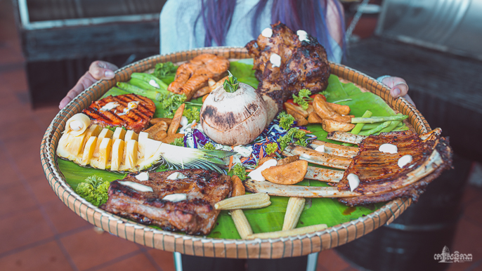 កប់​សារីបាត់! អាំងខ្មងជើងគោ លើចង្ក្រានធុងសាំងហ្មង