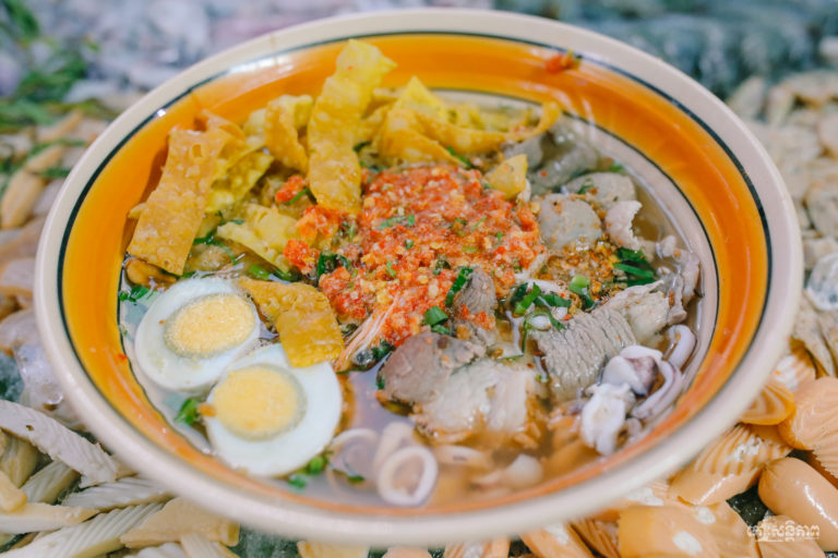 គ្រាន់តែឃើញ ស្រៀវមាត់ចង់ភ្លក់ហើយ! រាជនីស៊ុបគ្រឿងសមុទ្រថៃ!