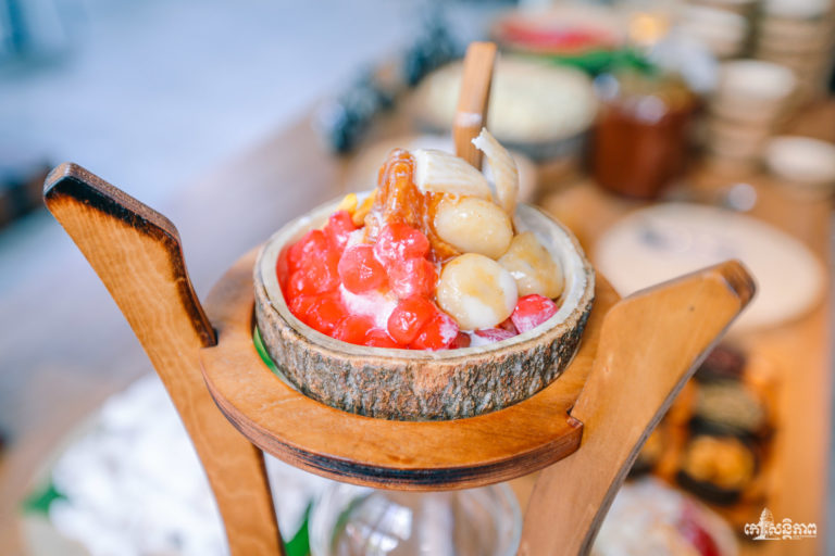 ផ្អើលទៀតហើយ!​ ទឹកកកឈូសផ្លែខ្លុង ពីហាង MotoCafe
