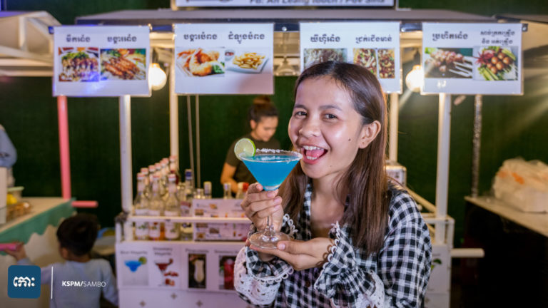 ចង់ញុាំ ចង់ដ្រាម៉ាអី ម៉ាស្រលាញ់មោះ! LN Square ​យើងហ្នឹង