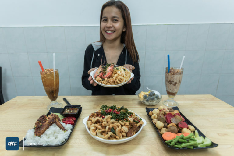 រសជាតិថ្មីចែស!​ ឈ្ងុយបែកផ្សែង​ពីហាង​ មីខ្ទះអំពិលទុំ