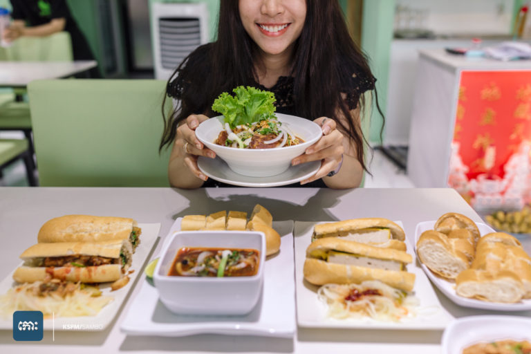 ល្បីយូរឆ្នាំរសជាតិនៅតែឆ្ងាញ់ នំបុ័ងប្រជាប្រិយបន្ថែមសាខាថ្មីច្បារអំពៅយើងហ្នឹង!