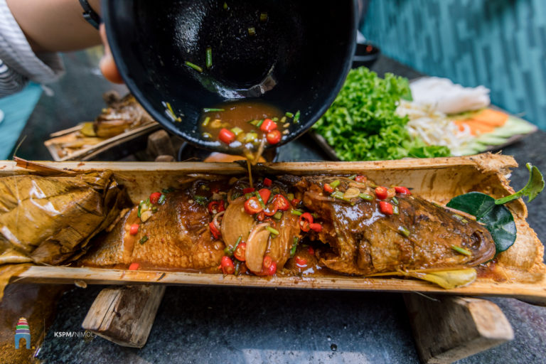 ត្រីដុតបំពង់ឫស្សី ជាមួយការចំអិនបែបថ្មី ឃើញហើយឃ្លានតែម្ដង