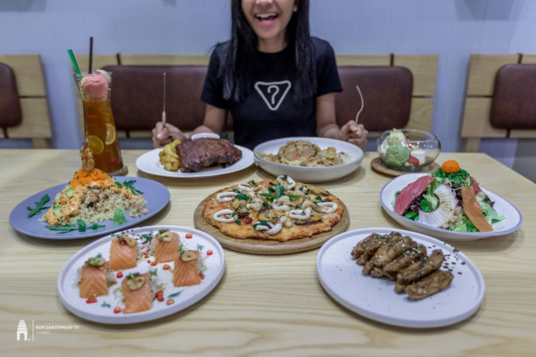 ស្នាម​ញញឹម និង​សេចក្ដី​សុខ បាន​ពី​ការ​ញ៉ាំ​អាហារ​ឆ្ងាញ់​ៗជា​ច្រើន​មុខ​នៅ​លើ​តុ​អាហារ