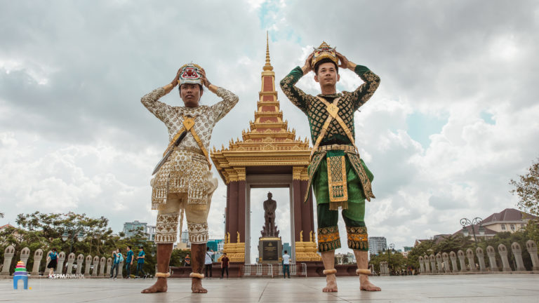 តាន់ គីមសួ ចេញមុខក្នុងវីដេអូយក្ស ធាក់ស៊ីក្លូដឹកស្វាដើរលេងហើយ