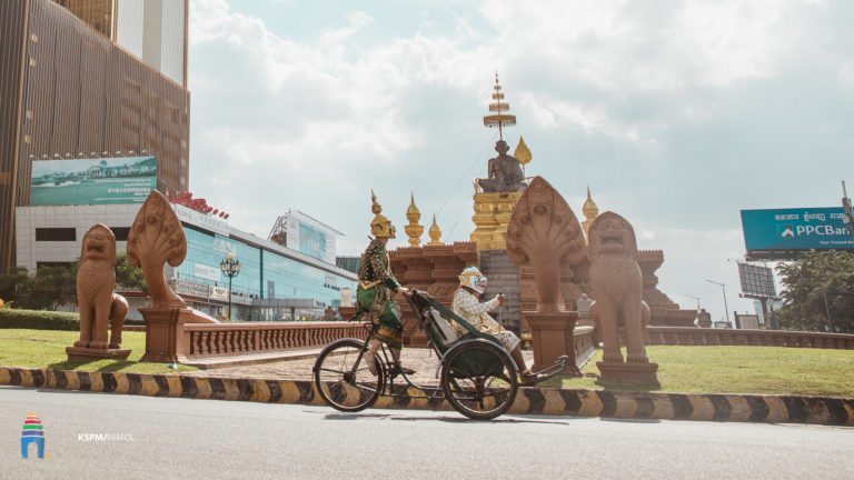 រឿងល្ខោនខោលកំពុងតែក្តៅ! យុវជន២នាក់ បែរជាទ្រង់គ្រឿងជាតួយក្ស និងស្វាធ្វើរឿងបែបនេះ