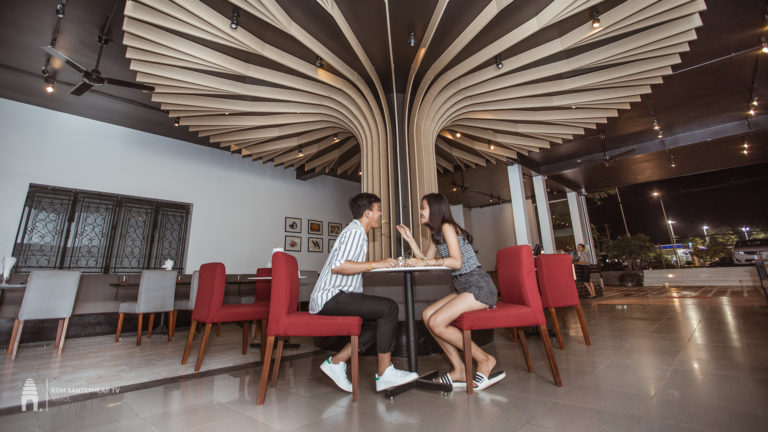 បើ​បាន​ទៅ​ដល់​សៀមរាប កុំ​ភ្លេច​​ចូល​សាក រសជាតិ​អាហារ​ បី ពេល​នៅ​ផ្សិត​ក្រហម​ផង