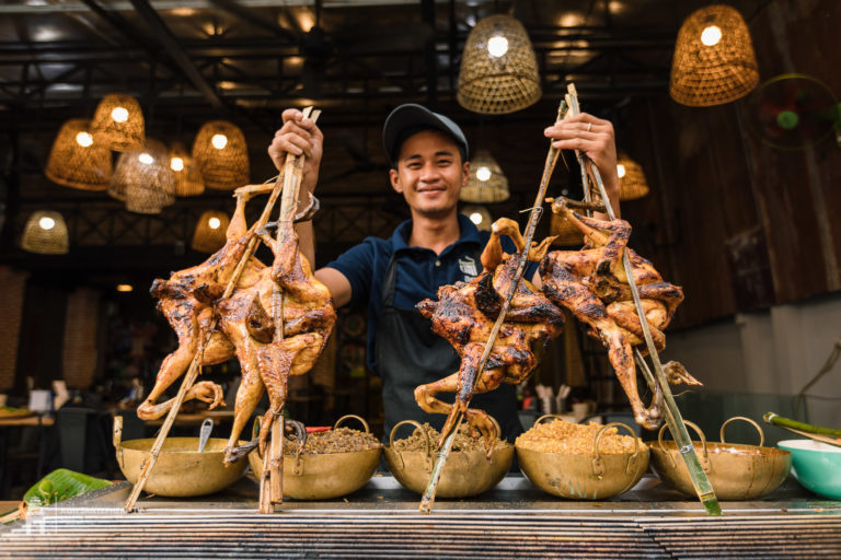 ក្ដៅៗ ហ៊ុយៗ មាន់អាំងមួយភ្លៅ ១២០០០៛ ជាមួយទឹកជ្រលក់៦មុខ