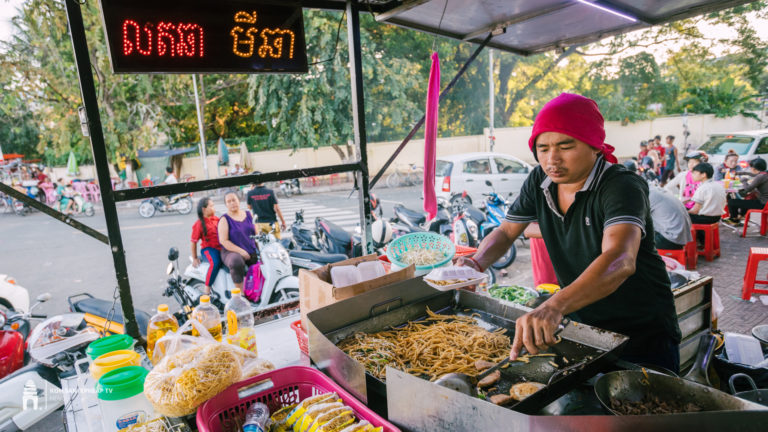 អ្នកម្ដុំតាខ្មៅ មានស្គាល់កន្លែងលក់មីឆា លតឆាល្បី​ មួយនេះទេ?