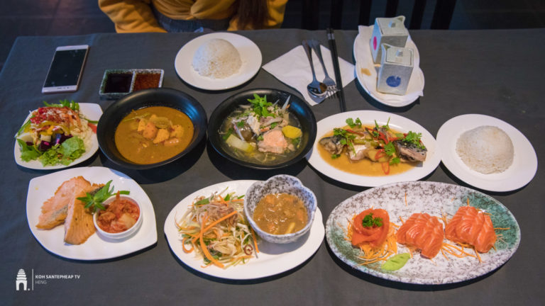 ១មុខ ១ម៉ឺនរៀលហ្នឹង សម្លខ្មែរស្ល ត្រីសាល់ម៉ុន រសជាតិឆ្ងាញ់ប្លែកណាស់!