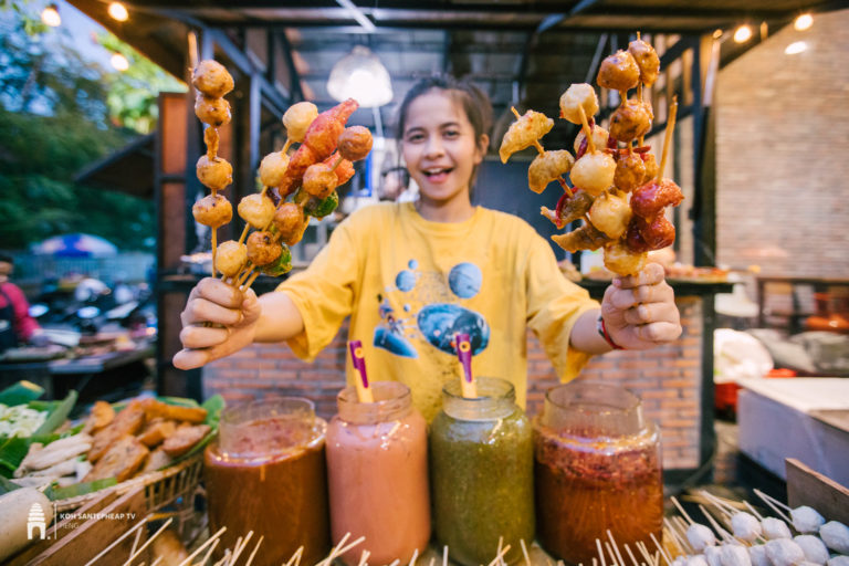 ត្រៀមមាត់ ញ៉ាំៗទៀតហើយ ប្រហិតគ្រប់មុខ ១ចង្កាក់១៥០០៛ ហីឡើងទំនងឆ្ងាញ់!