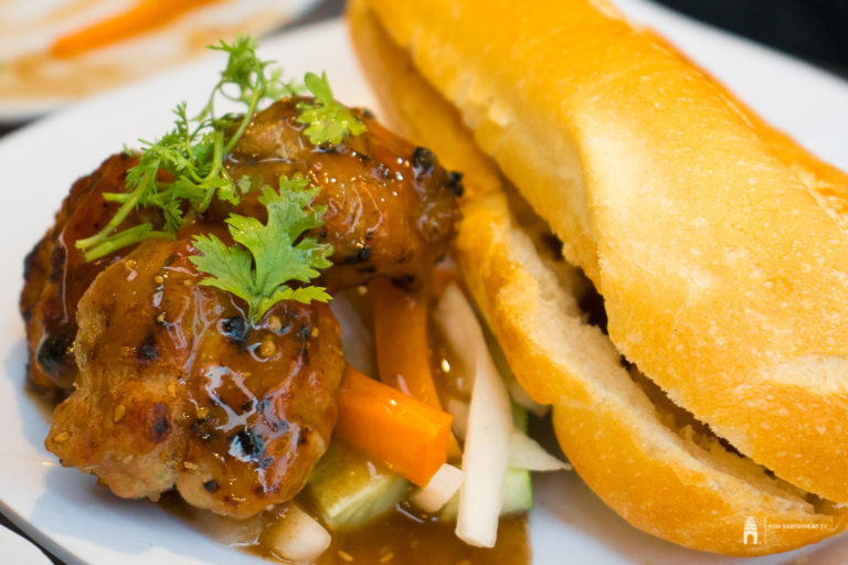 អ្នកណាមិនស្គាល់ នំប័ុងស៊ីវម៉ៃ168 ល្បីនៅទួលទំពូង ទាំងឆ្ងាញ់ ទាំងប្លែក!