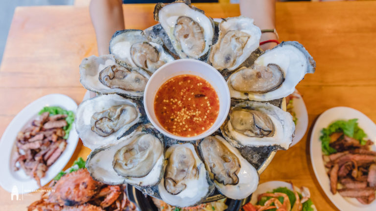 មើលលេងៗឃ្លានមែនទែន! នៅទីនេះល្បីថាម្ហូបអីក៏ឆ្ងាញ់ដែរមែនអត់មហាម៉ូយៗបងម៉ាប់អយស្ទ័រ ?